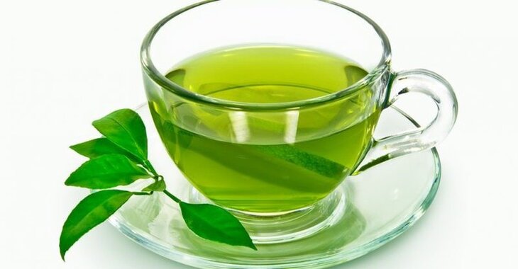 Người bị viêm cổ tử cung có thể uống trà xanh hàng ngày để hỗ trợ điều trị bệnh